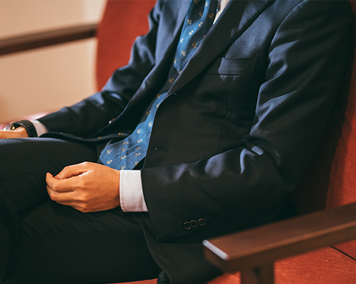 オーダーのネイビースーツ