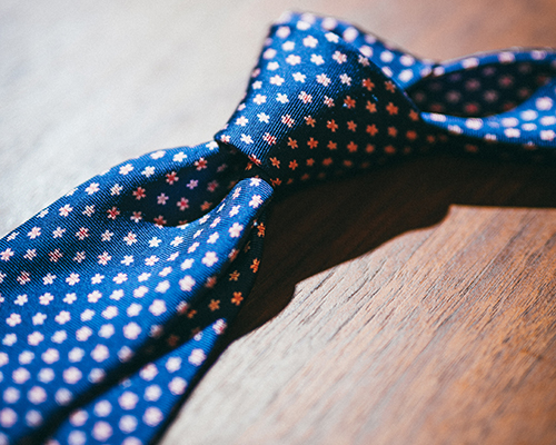 サクラ柄のプリントタイ（ドーメル・ジャポン）