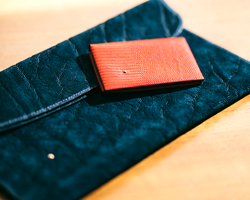 葉合せの名刺入れとおりつむ