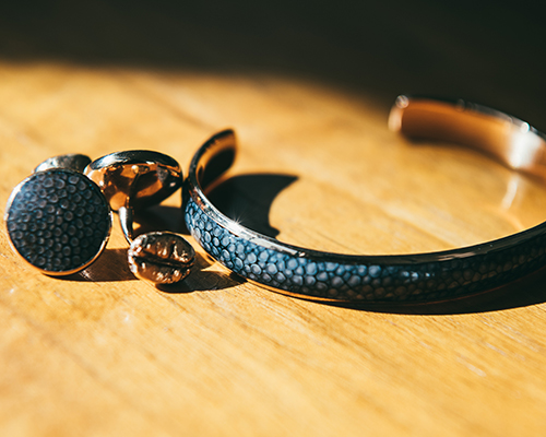 雫菱（しずくびし）のカフリンクスとバングル